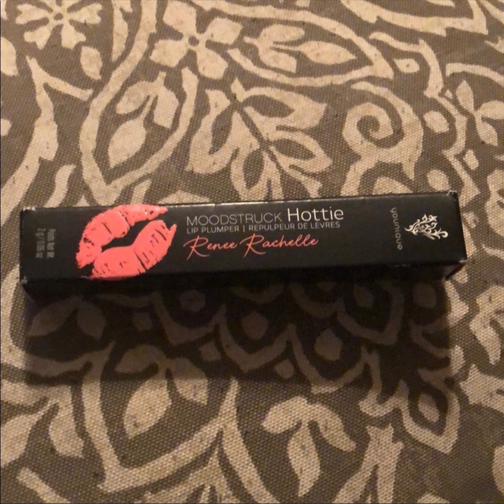 Younique lip plumper